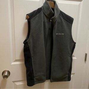 Columbia Men’s Black and Gray Fleece Vest Size M